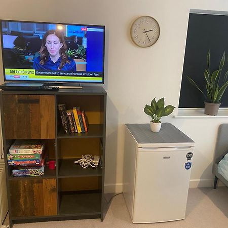 Very Large Double Room With Corner Sofa, Sky Tv, Netflix Etc, Fridge And Microwave Newhaven Ngoại thất bức ảnh