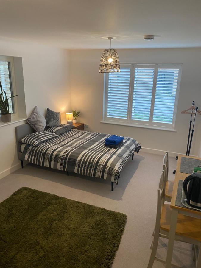 Very Large Double Room With Corner Sofa, Sky Tv, Netflix Etc, Fridge And Microwave Newhaven Ngoại thất bức ảnh