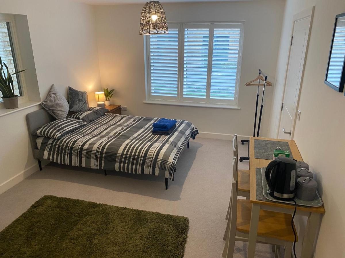 Very Large Double Room With Corner Sofa, Sky Tv, Netflix Etc, Fridge And Microwave Newhaven Ngoại thất bức ảnh