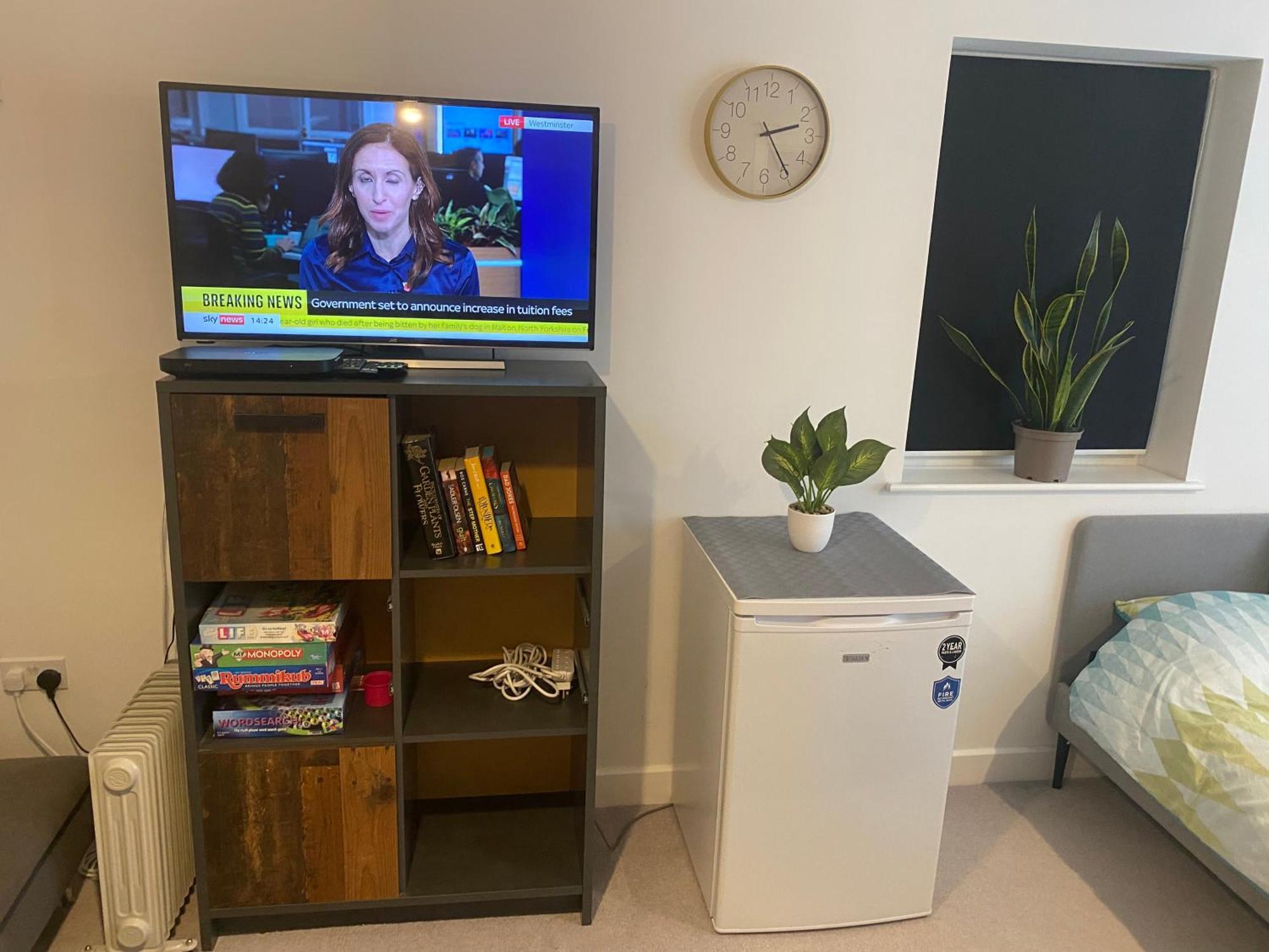 Very Large Double Room With Corner Sofa, Sky Tv, Netflix Etc, Fridge And Microwave Newhaven Ngoại thất bức ảnh